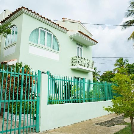 Numero Uno Beach Apartments San Juan Luaran gambar
