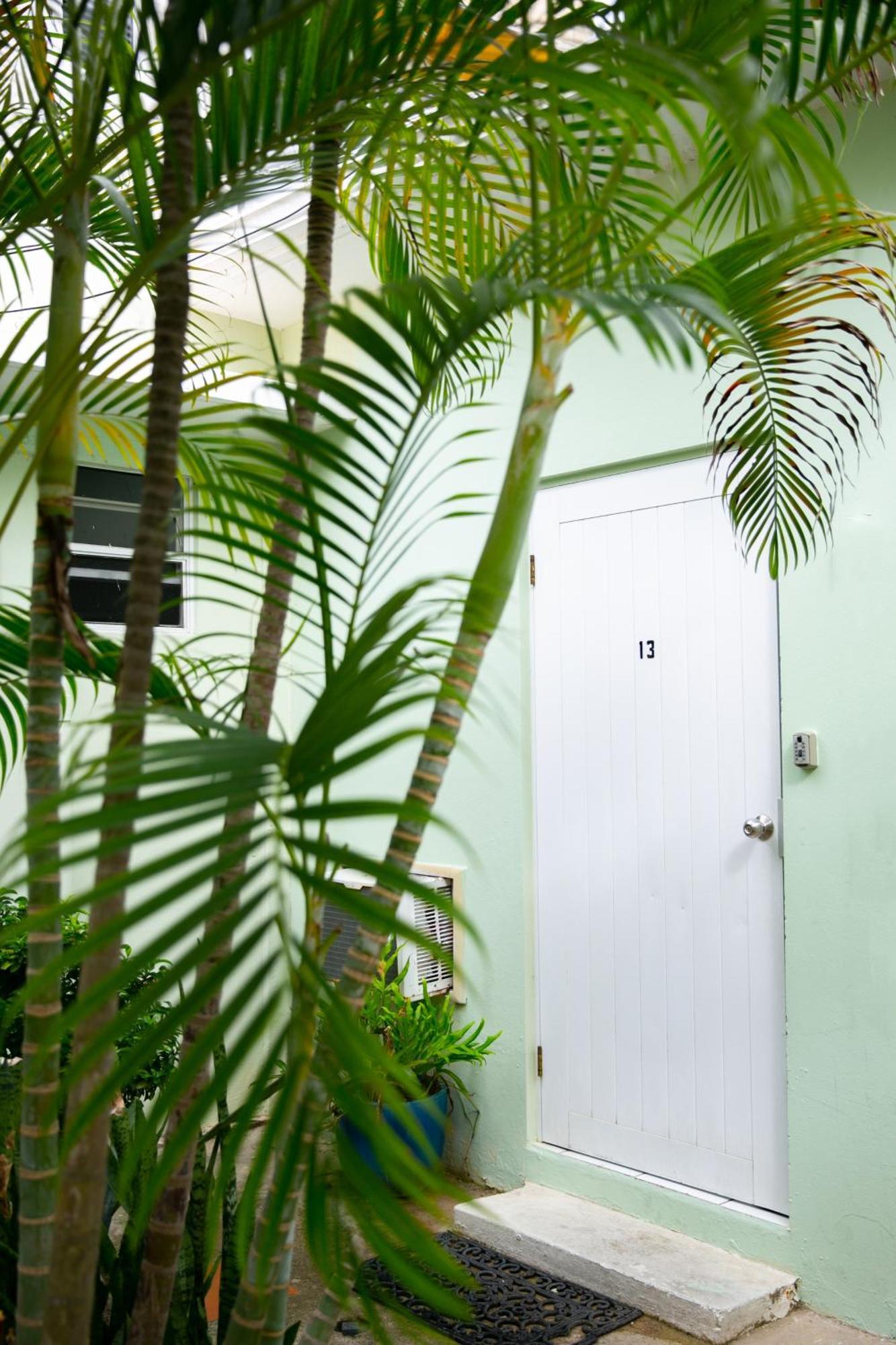 Numero Uno Beach Apartments San Juan Luaran gambar