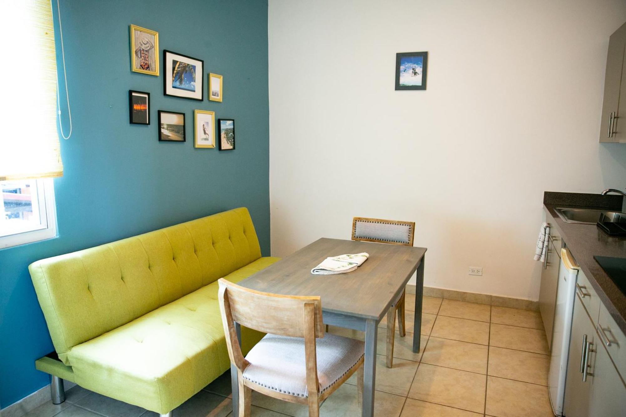 Numero Uno Beach Apartments San Juan Luaran gambar